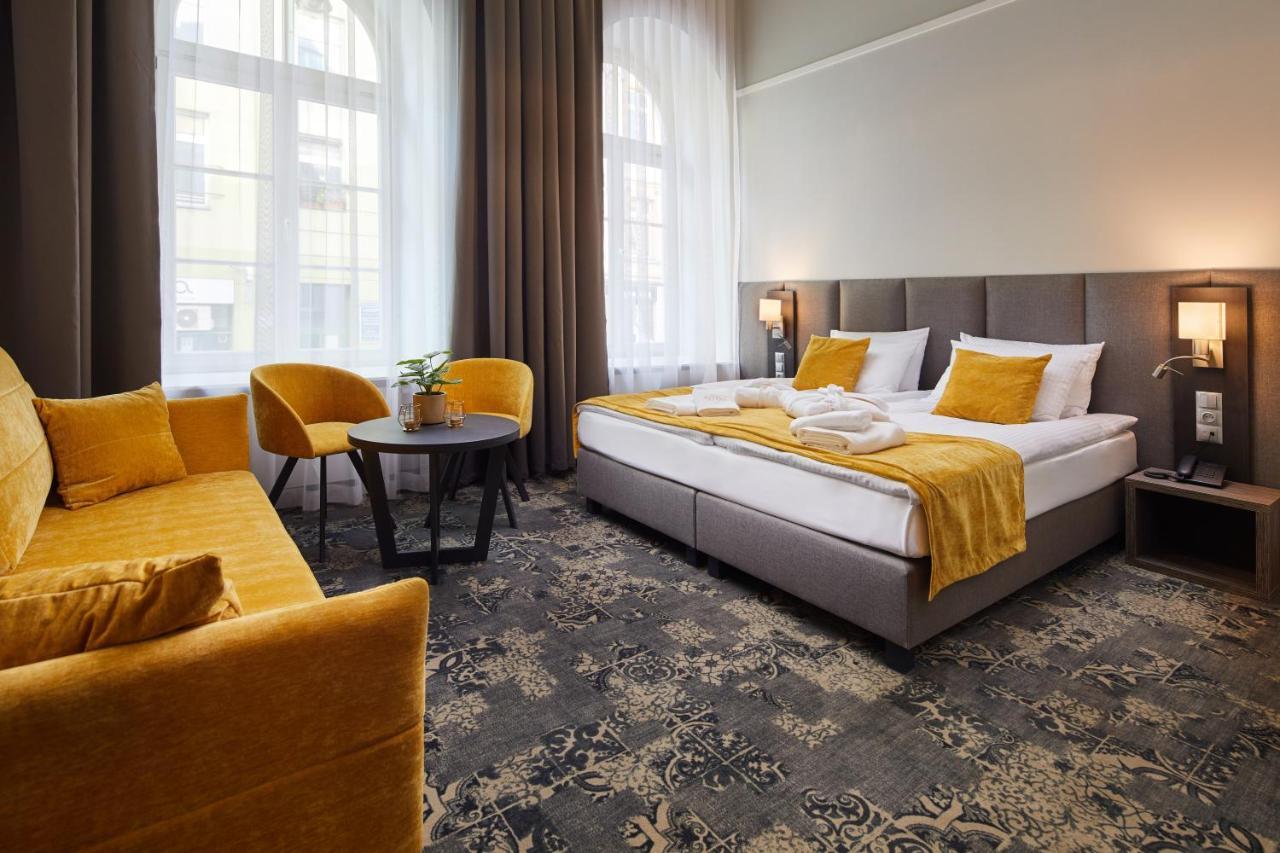 Estera 4*