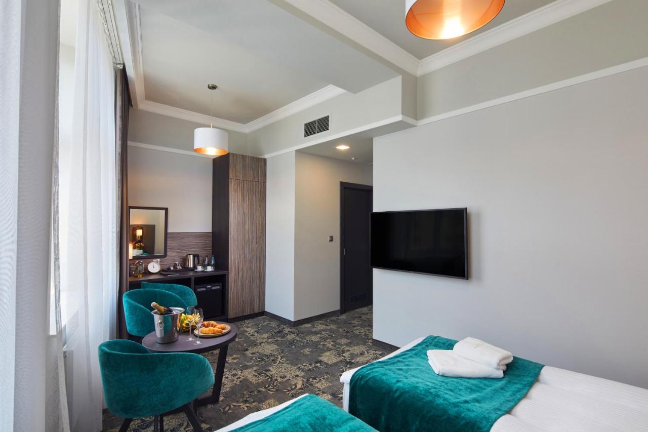 Hotel Estera 4*